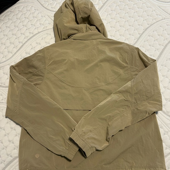 Lululemon lightweight hooded jacket - Picture 5 of 6